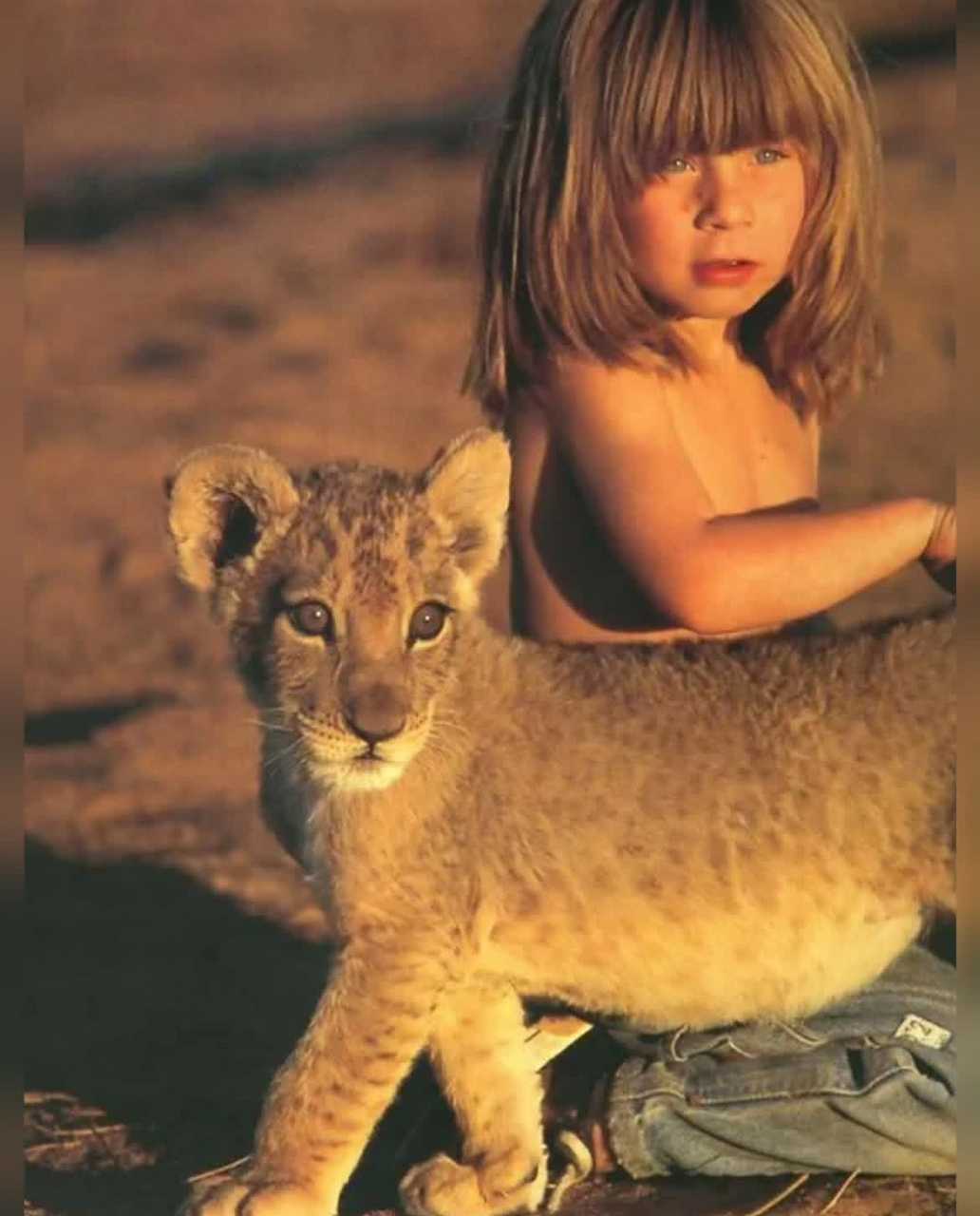 【来自投稿】1990年，因为父母是在非洲工作的纪录片摄影师，法国小女孩蒂皮出生在