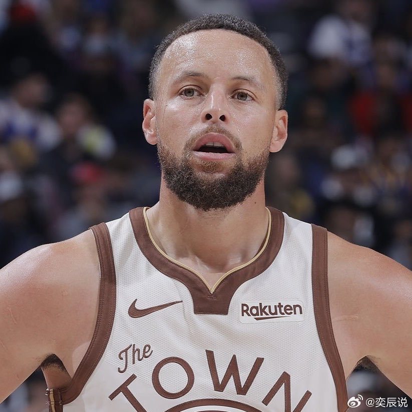 勇士队是NBA中唯一一支既没有进行交易也没有签下任何自由球员的球队NBA 库里回