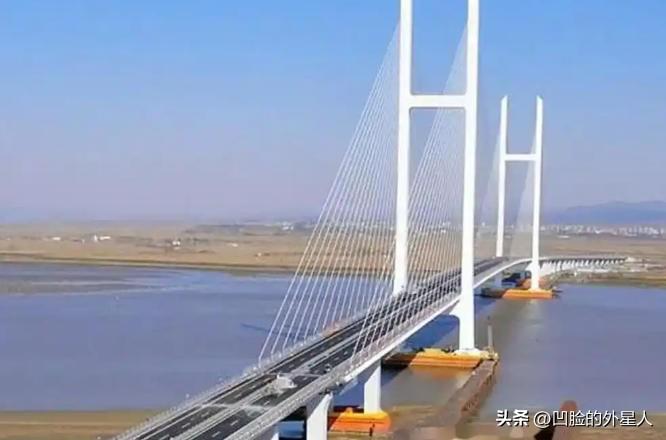 2014年中国投资22亿建成的丹东鸭绿江大桥，到现在还没有通车，据说朝鲜那面根本