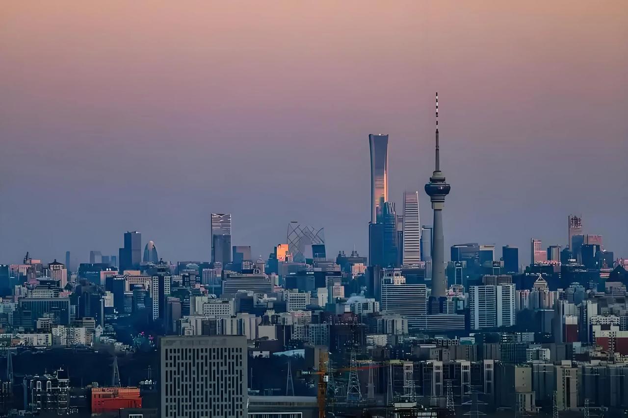 中国建成区最大的十座城市

我们讨论城市的规模，往往首先想到人口数量，但另一个关