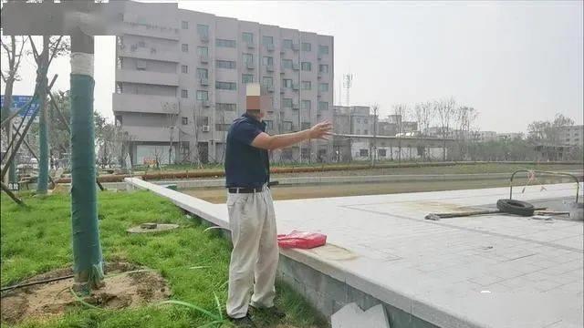 #男子见义勇为被砍4刀被救女孩拒作证# 如果不是24年前发生的一件事，或许张杰的