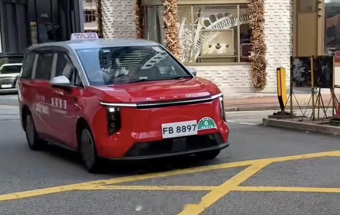 好家伙，现在香港出租都不是一水的老日系范了看了看有上汽大通、比亚迪和奇瑞这...