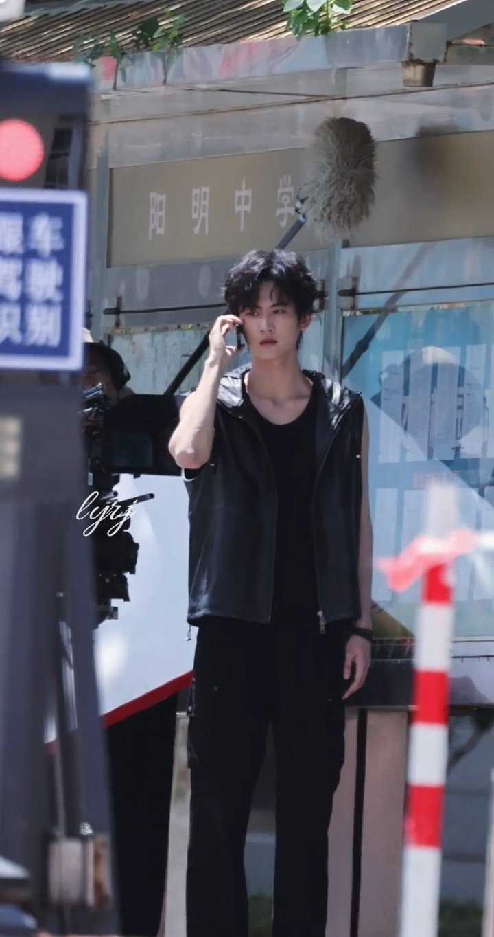 周柯宇《炽夏》今日路透图。 ​​​