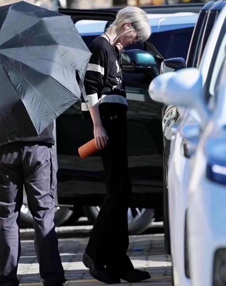 欧巴桑这是七尺男儿身吗。修胫如竹，有尺可量，无尺可称明星下班 路人视角的明星 我