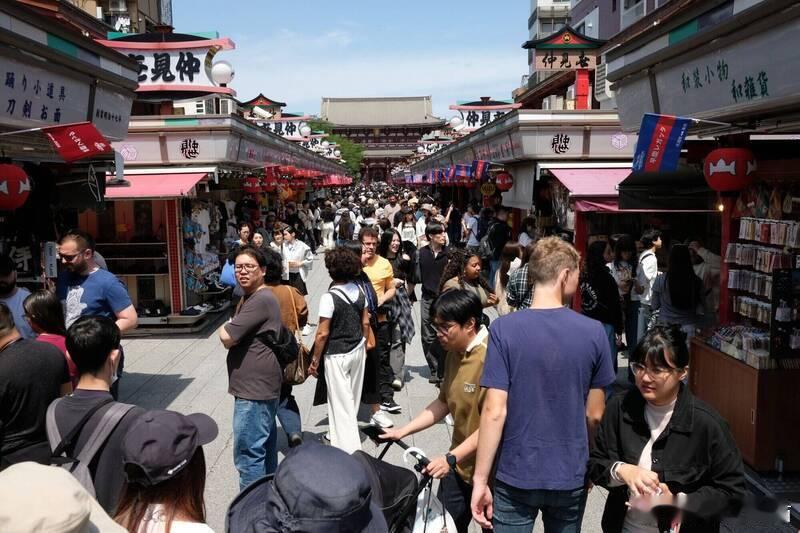太丢人！两名中国籍男女在东京浅草寺扒窃游客钱包被捕 日本警方公布姓名海外新鲜事 