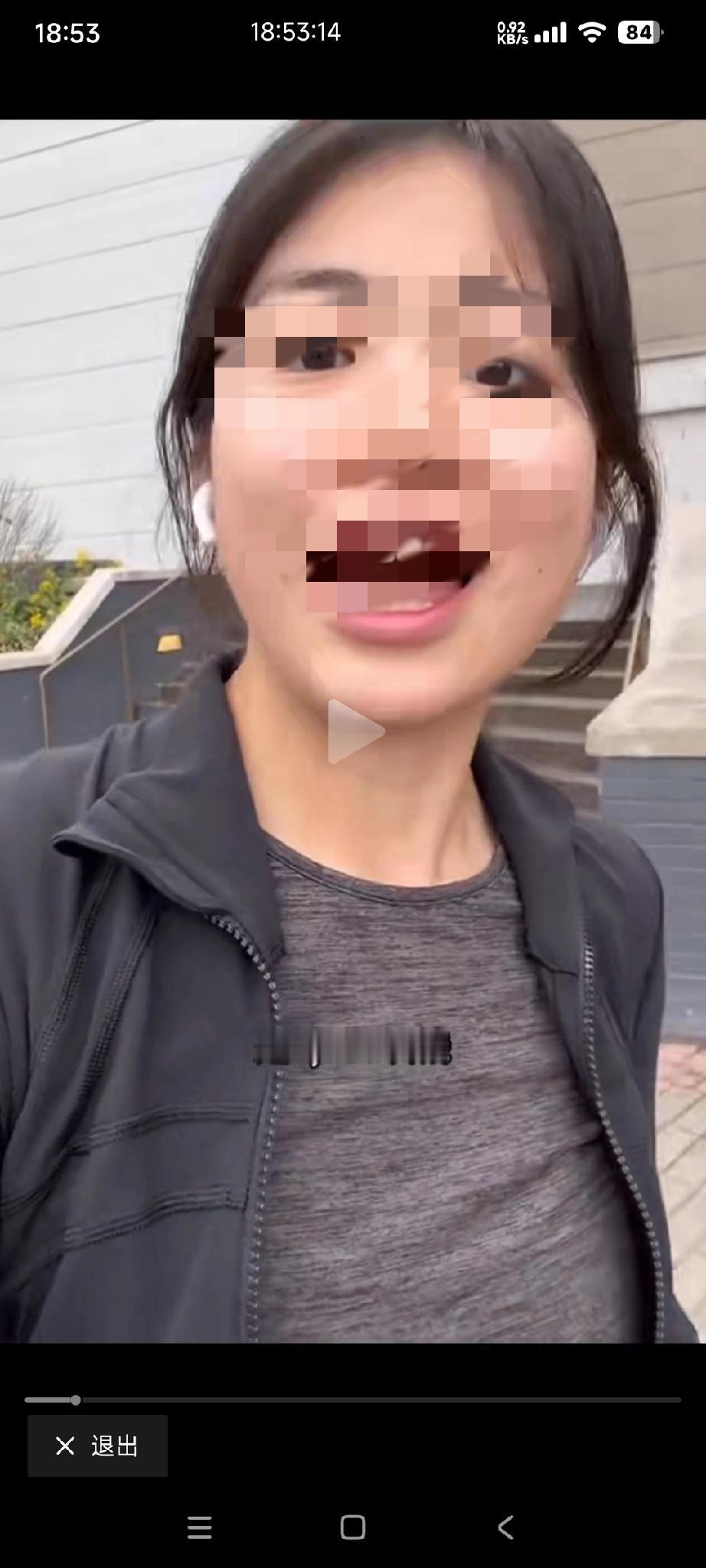 这位姑娘说她在美国刷盘子一个月赚7000，而她的白人邻居在银行做文员一个月赚三千