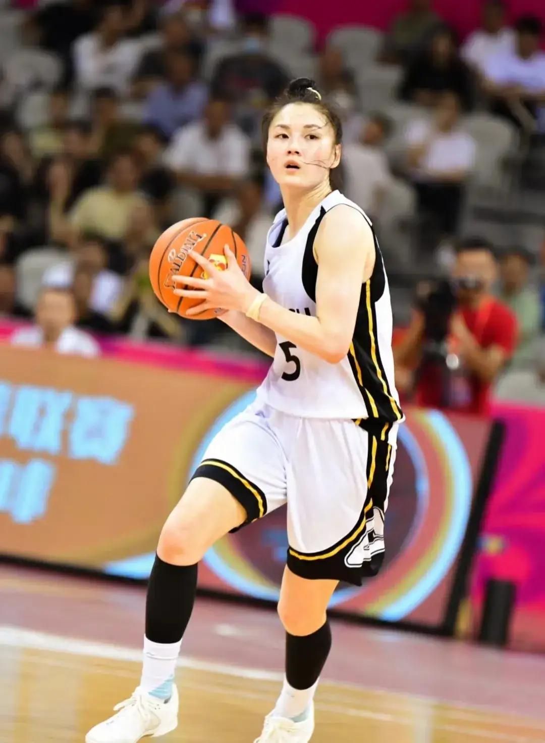 大家有没有发现，随着江苏女篮83-73击败广东女篮，卫冕冠军遭遇首轮游，直接被淘