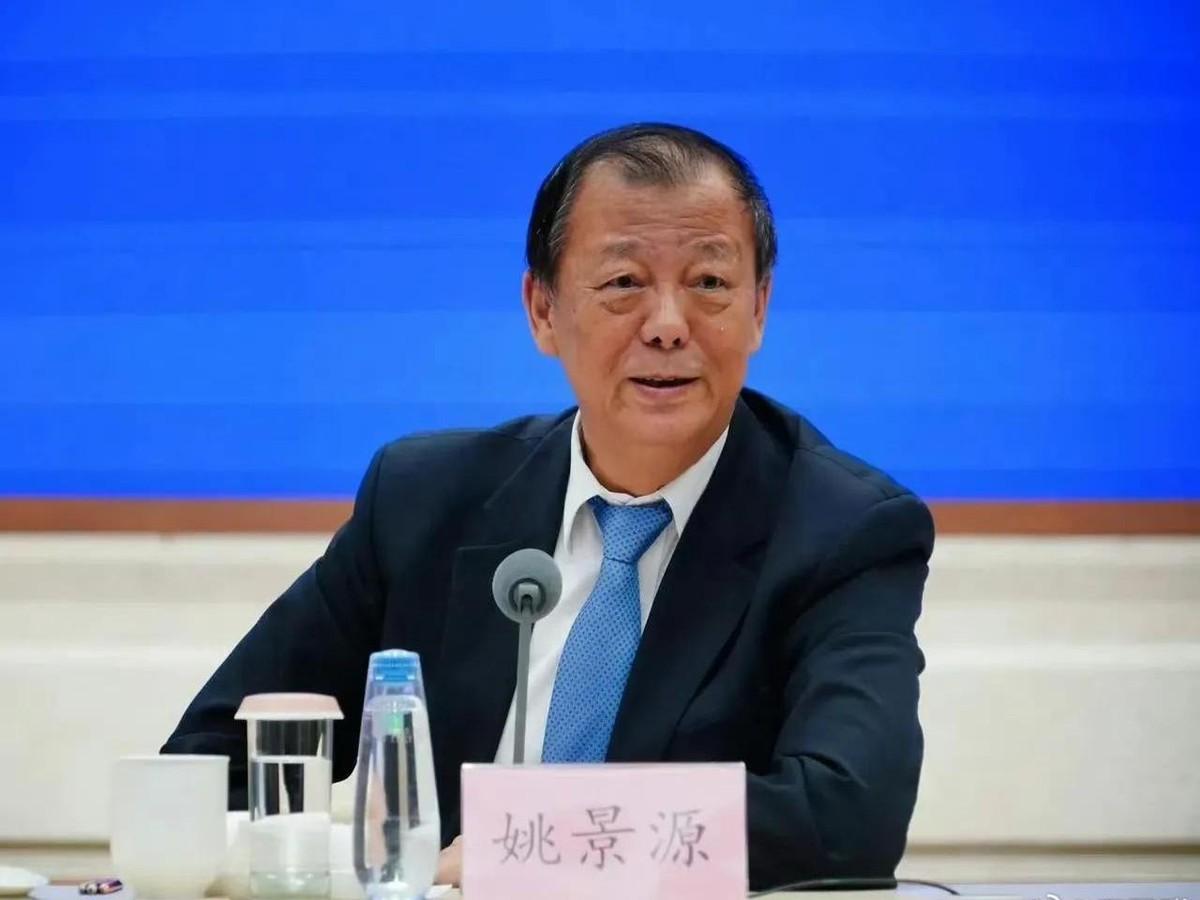 0.7倍！你没看错！专家说我们的股市只有GDP的0.7倍。隔壁印度是三点几倍，美