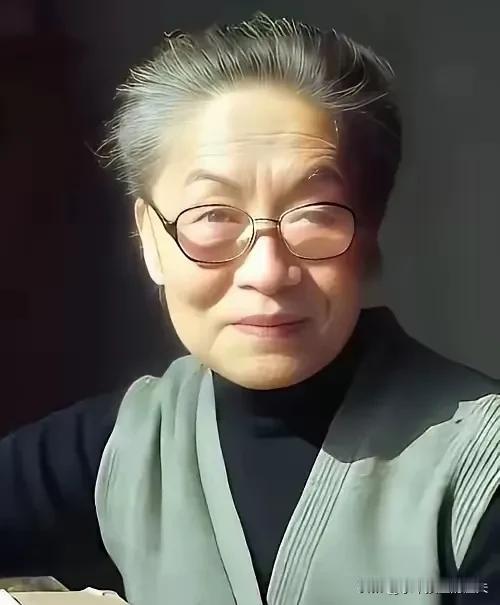 杨绛先生晚年告诫： “人到晚年，唯一能依靠的只有两样东西：年轻时攒下的钱，和清醒