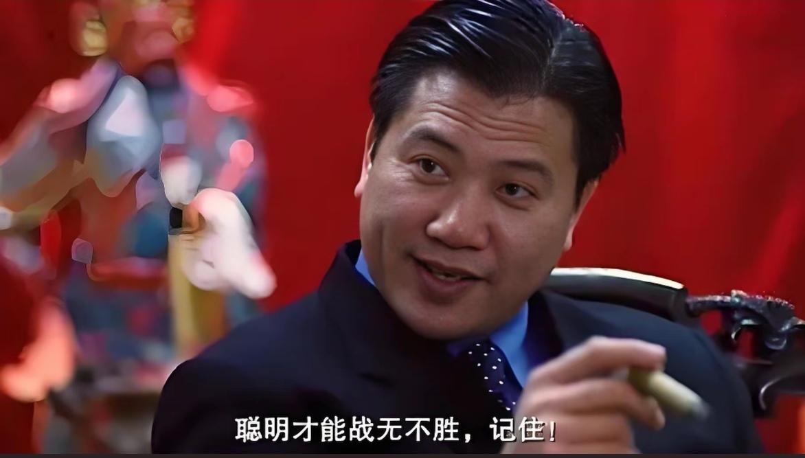 68岁的万梓良如今在县城商场商演，一场能赚15万，他却只留1万5，剩下13万5全