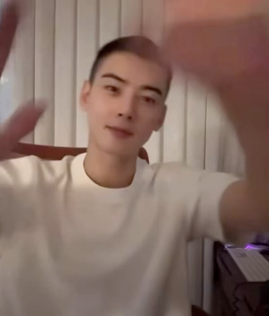 车银优寸头赏心悦目！果然纯硬帅的男人剪寸头，别有一番风味！真帅哥真的不挑发型[哇