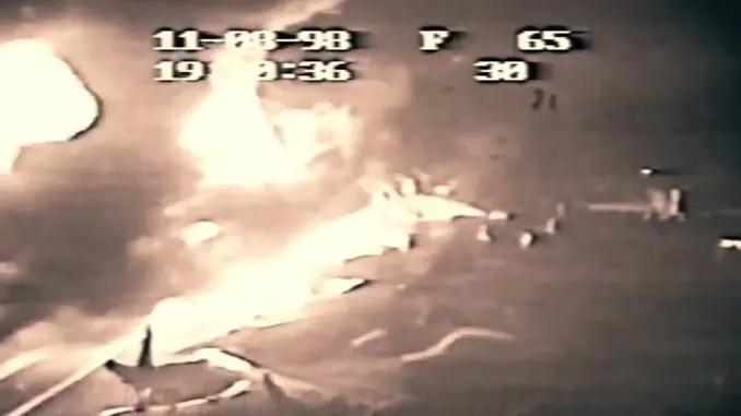 1998年11月8日一架隶属于美国海军的EA-6B电子战飞机结束了例行的训练，正