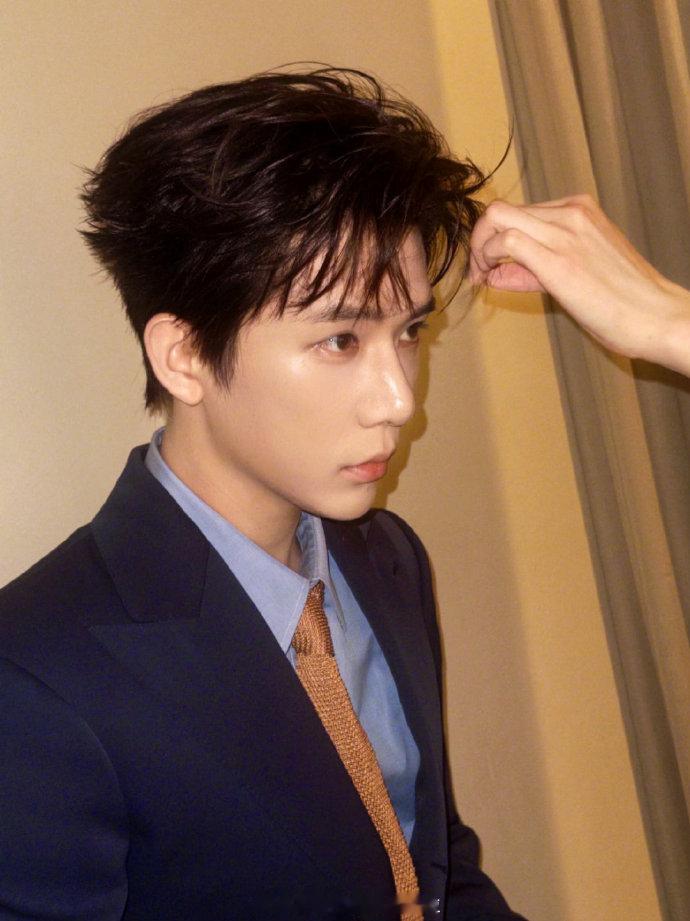 王安宇也做潮牌了95生标配  王安宇入局自创潮牌，开演唱会 + 打造个人潮牌，妥