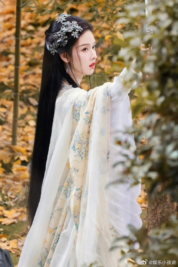 陈都灵有双发现美的眼睛陈都灵好爱夸人一个嘟嘟 嘟嘟的夸夸自带滤镜！总能看到他人好