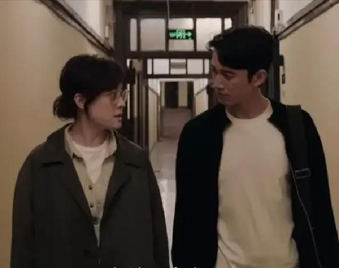 这部悬疑剧太敢拍！闺蜜自杀牵出金钱骗局，查案女主反遭陷害停职

最近挖到一部全程