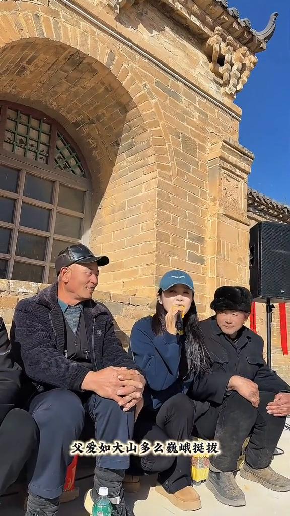 那年我出生你脸上乐开了花，语无伦次的说我终于有了娃。从此你就起早贪黑不着家，吃苦
