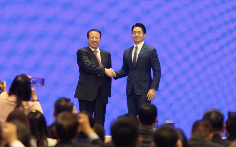 12月28日，上海双城论坛一幕，非常温暖。合力早日完成祖国最终统一。加油[玫瑰]