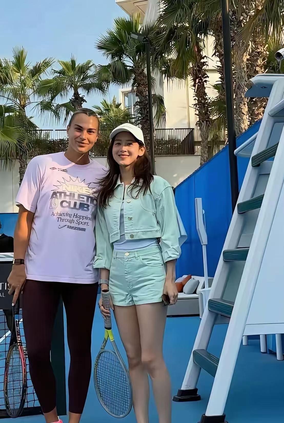 还得是有钱人的圈子真小，章泽天随便打打就能约萨巴伦卡。 