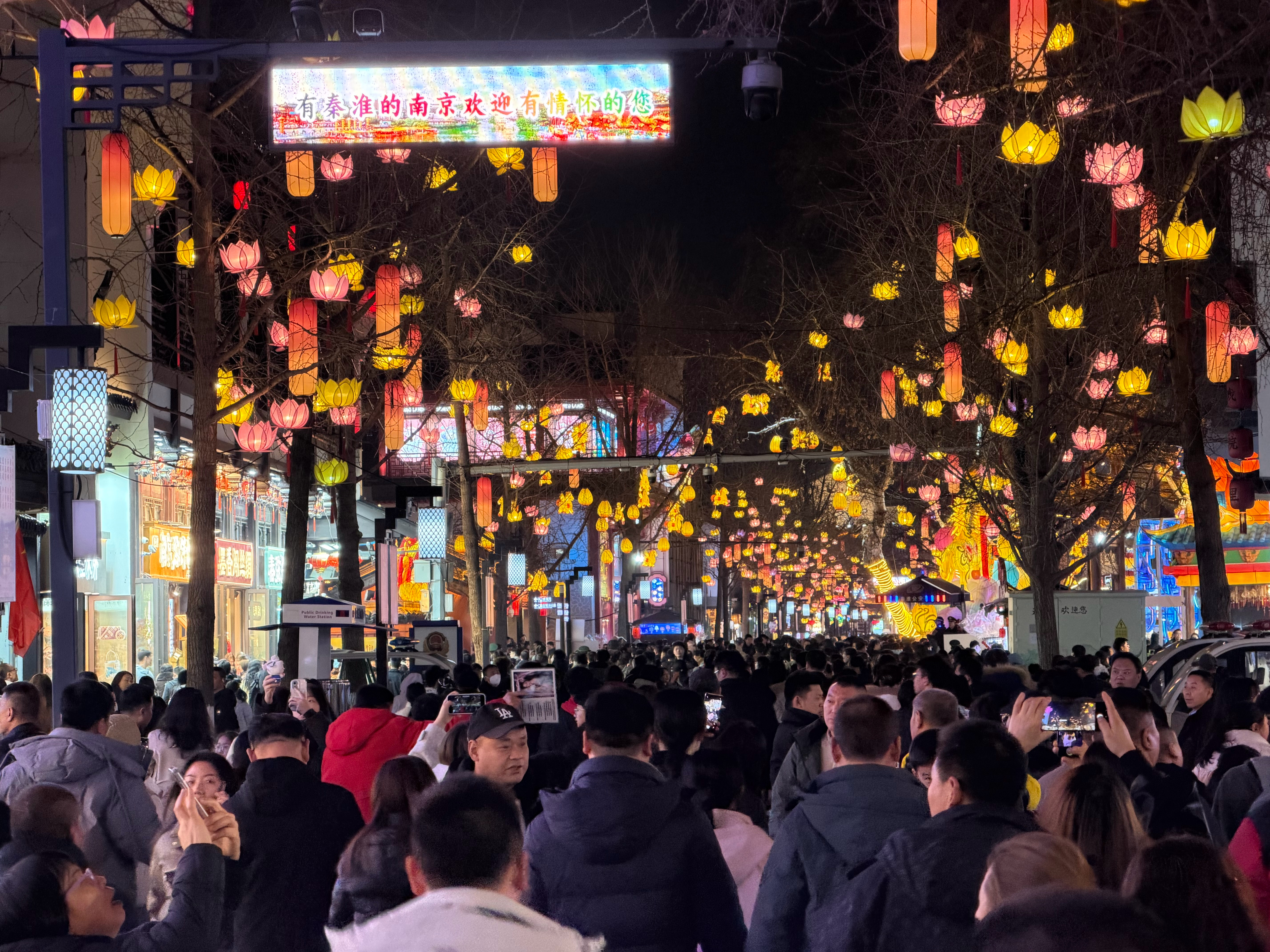 夫子庙我年年来，今年人最顶樊振东终于回家过年了月亮烟花爆竹该禁吗 南京·秦淮风光
