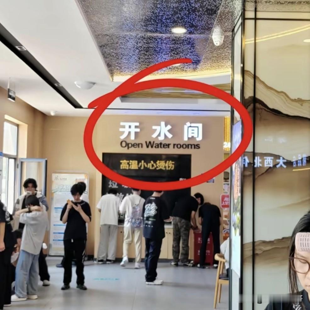 对于这种“中式英语”大家怎么看？有人说如果是网络上玩玩梗，倒是无伤大雅，如果是相