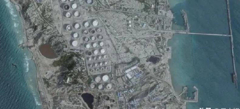 哈尔克岛对伊朗来说，那简直是经济命脉般的存在。它是伊朗石油出口的核心枢纽，伊朗绝