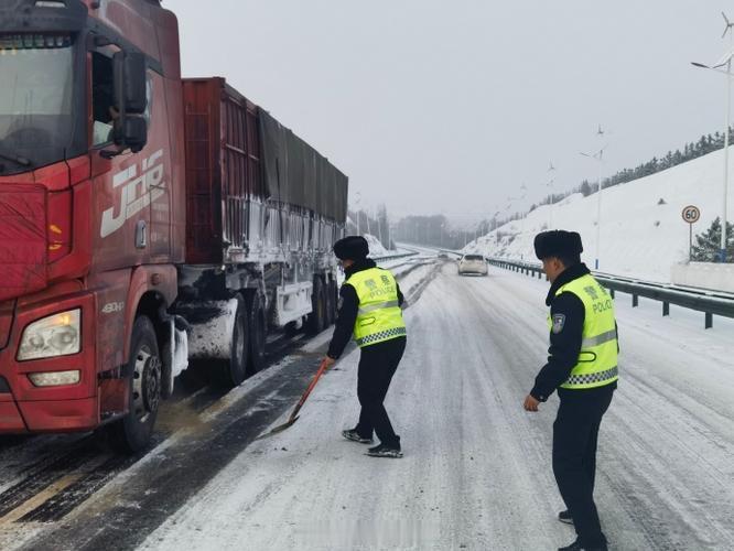 命真大！内蒙古雪原上，他用一份善心温暖了这个寒冬
    你说“命是真大”，这话
