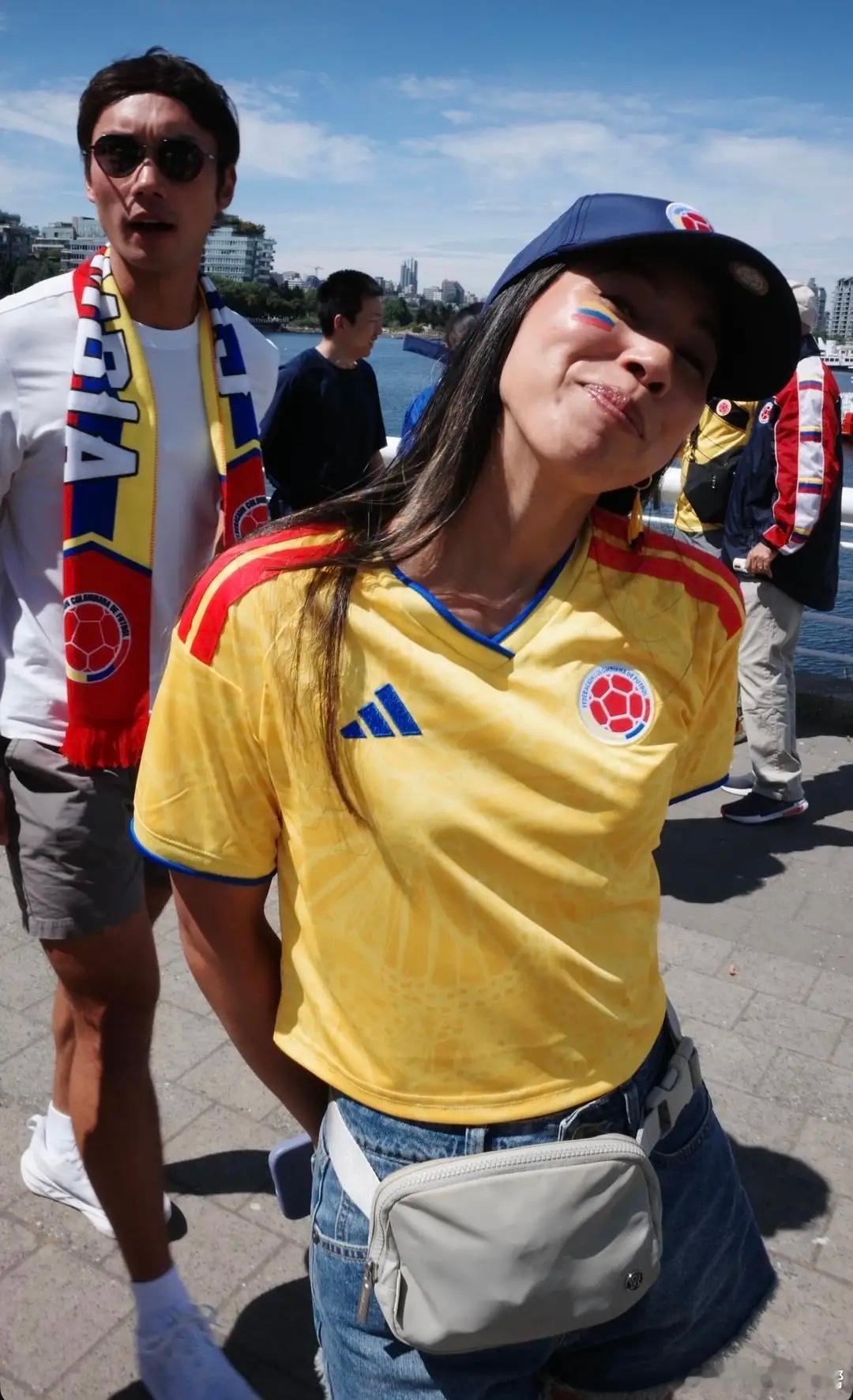 苗侨伟现身加拿大看世界杯，35岁女儿真空上阵，谢婷婷夫妇也在场！ 