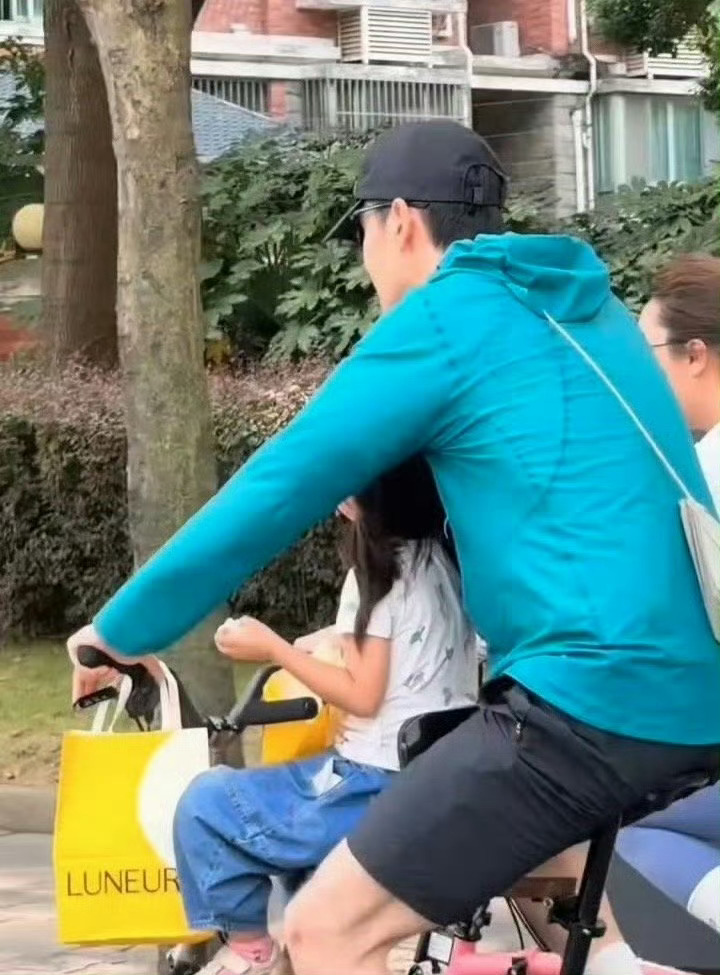胡歌3岁女儿近照 时间过得真快啊，胡歌女儿都三岁了[吃惊] ​​​