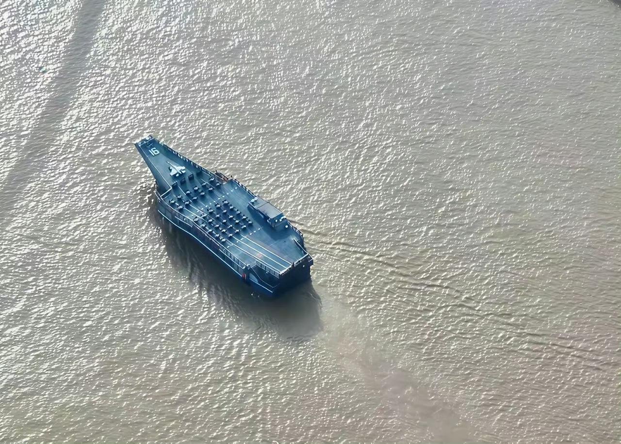 额😓辽宁舰的“小弟”[灵光一闪][灵光一闪][灵光一闪]