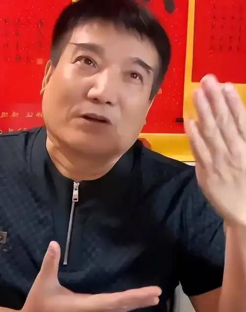 何庆魁的儿子何树成，一段绕口令竟说得比马三立还溜，这事儿你敢信？
这小子是真有才