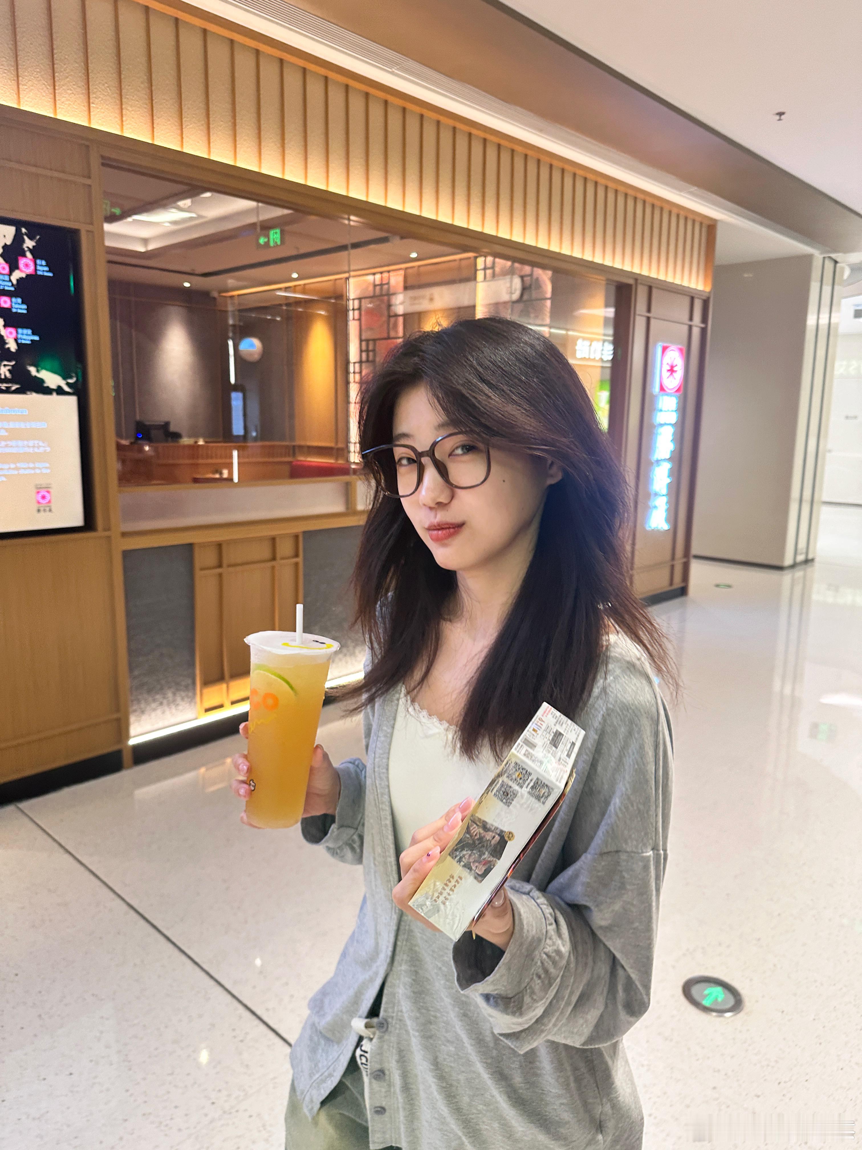 曾老师：你今天是纯宅女于是宅女冒泡🫧 ​​​