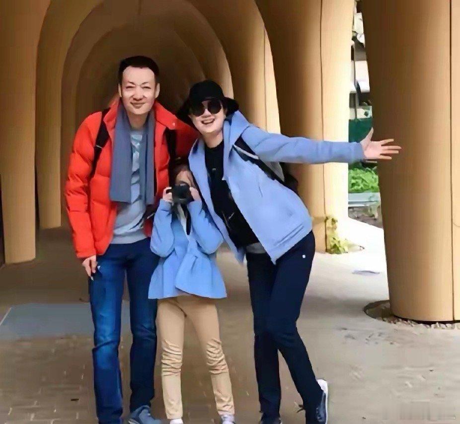 辛柏青说，我跟朱媛媛刚结婚的时候，有一段时间我接不到戏，把所有的精力都投入到电脑
