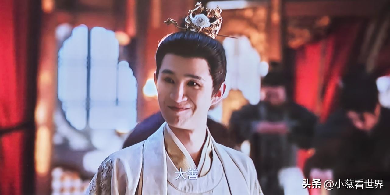 且说《逐玉》这皇帝，穿着黄袍，坐着龙椅，确实是一国之君。

但其实齐昇是傀儡皇帝