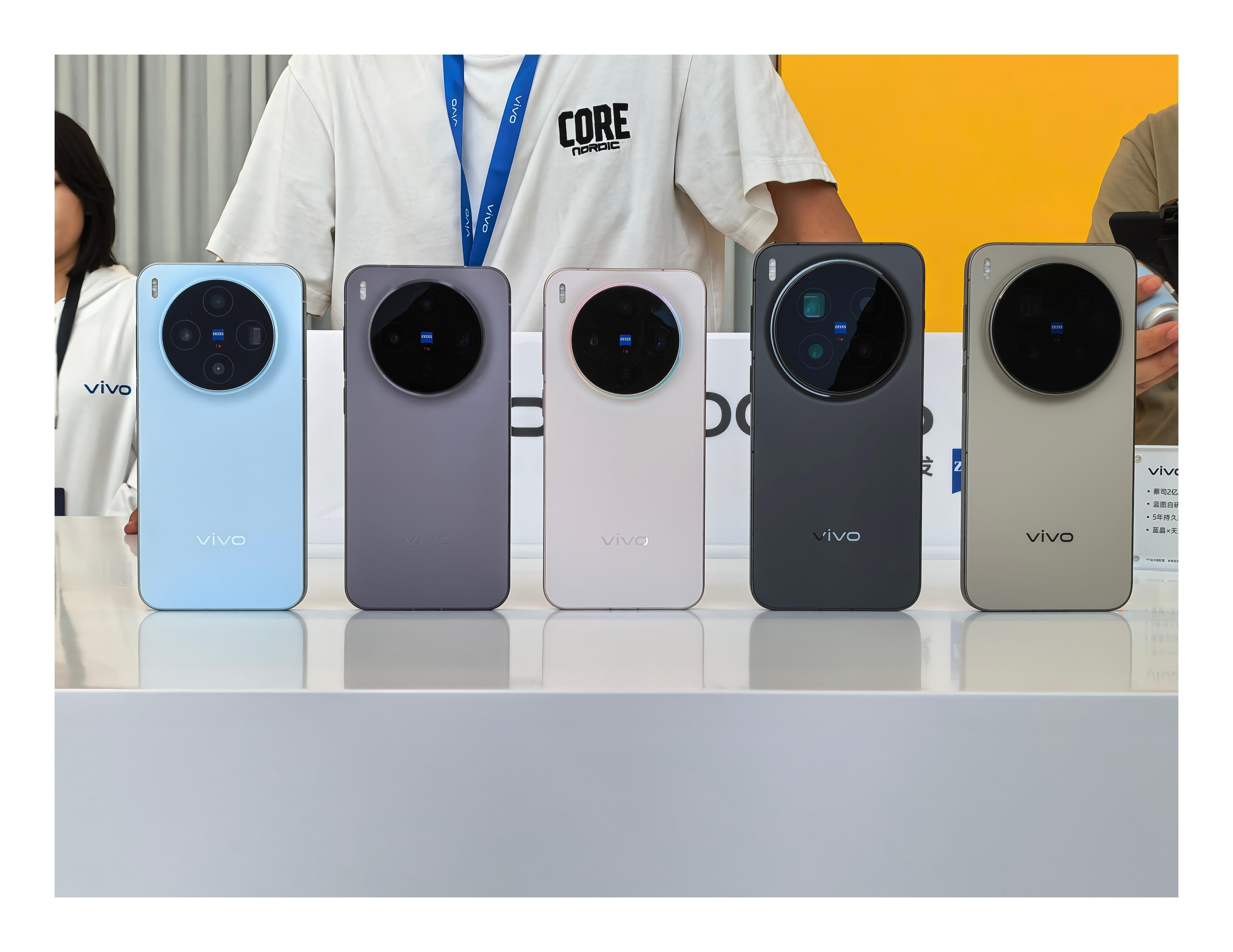 提前体验了vivo X300系列，这代不管标准版还是Pro版本，配色质感一如既往