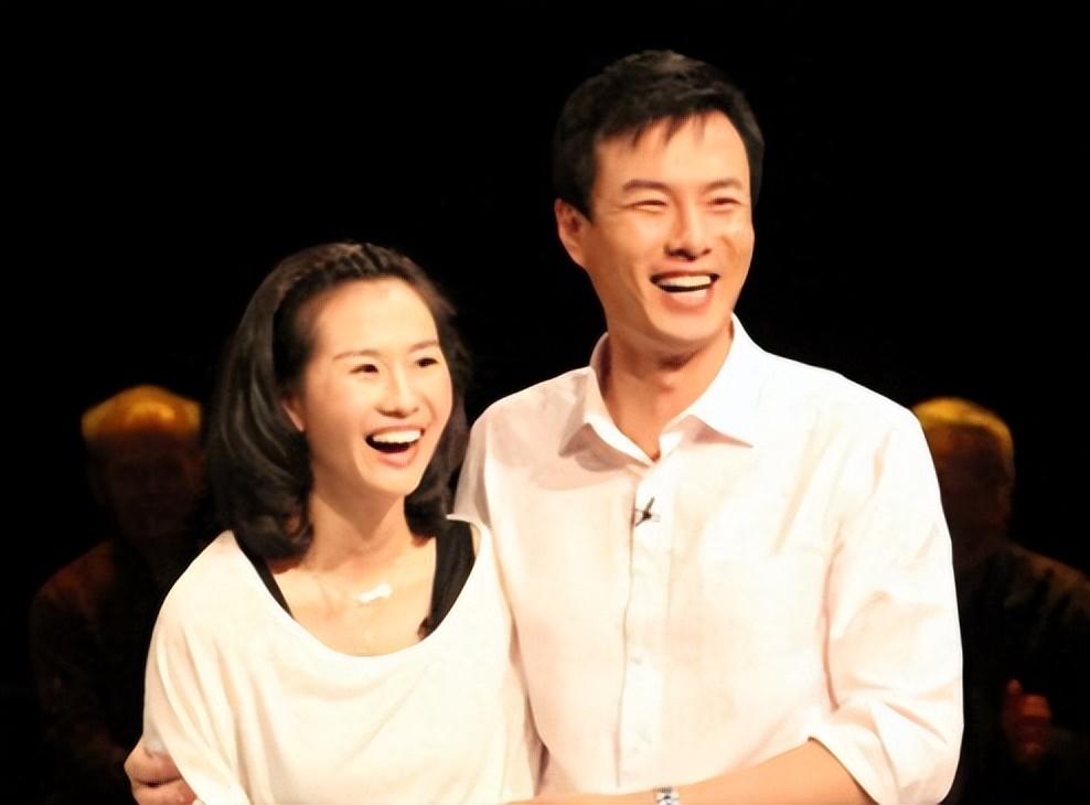 朱铁：中国国家话剧院演员￼￼￼。1995年考入中戏表演系，家境贫寒，学费靠亲友拼