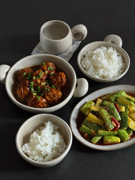 ⚫️daily｜午餐🧆油面筋酿肉 凉拌黄瓜🥒