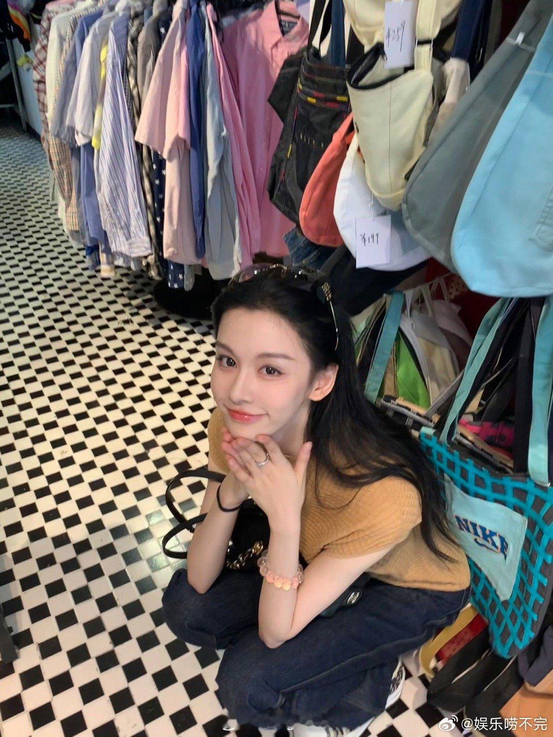 #赴山海女角色海报# 已经迫不及待想要和我们的唐晴见面了！感觉张祎格简直就是在我