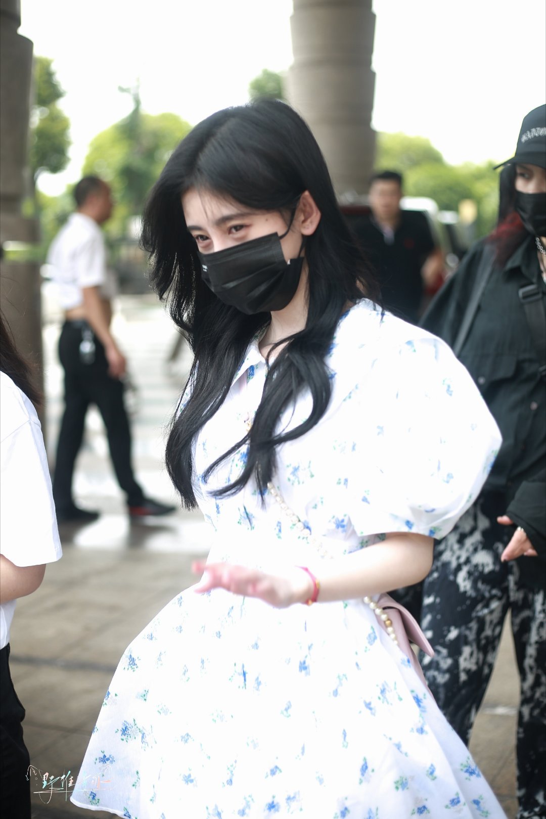 jjy鞠婧祎阿黛 jjy鞠婧祎苏绿夏 “你是被光偏爱的，你的名字燃起我永恒的春季