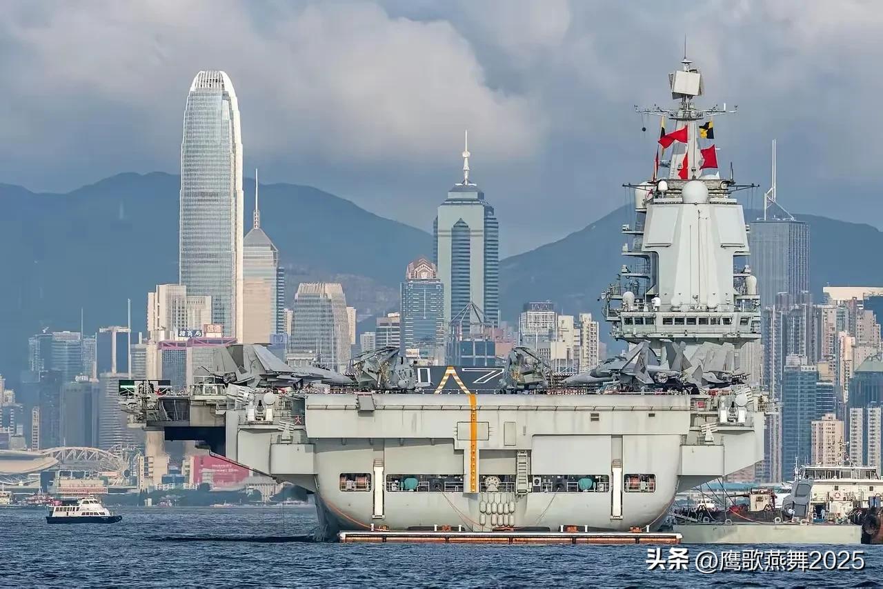 山东舰的基本情况：
 
- 基本参数
- 舷号：17
- 舰长：约315米
- 