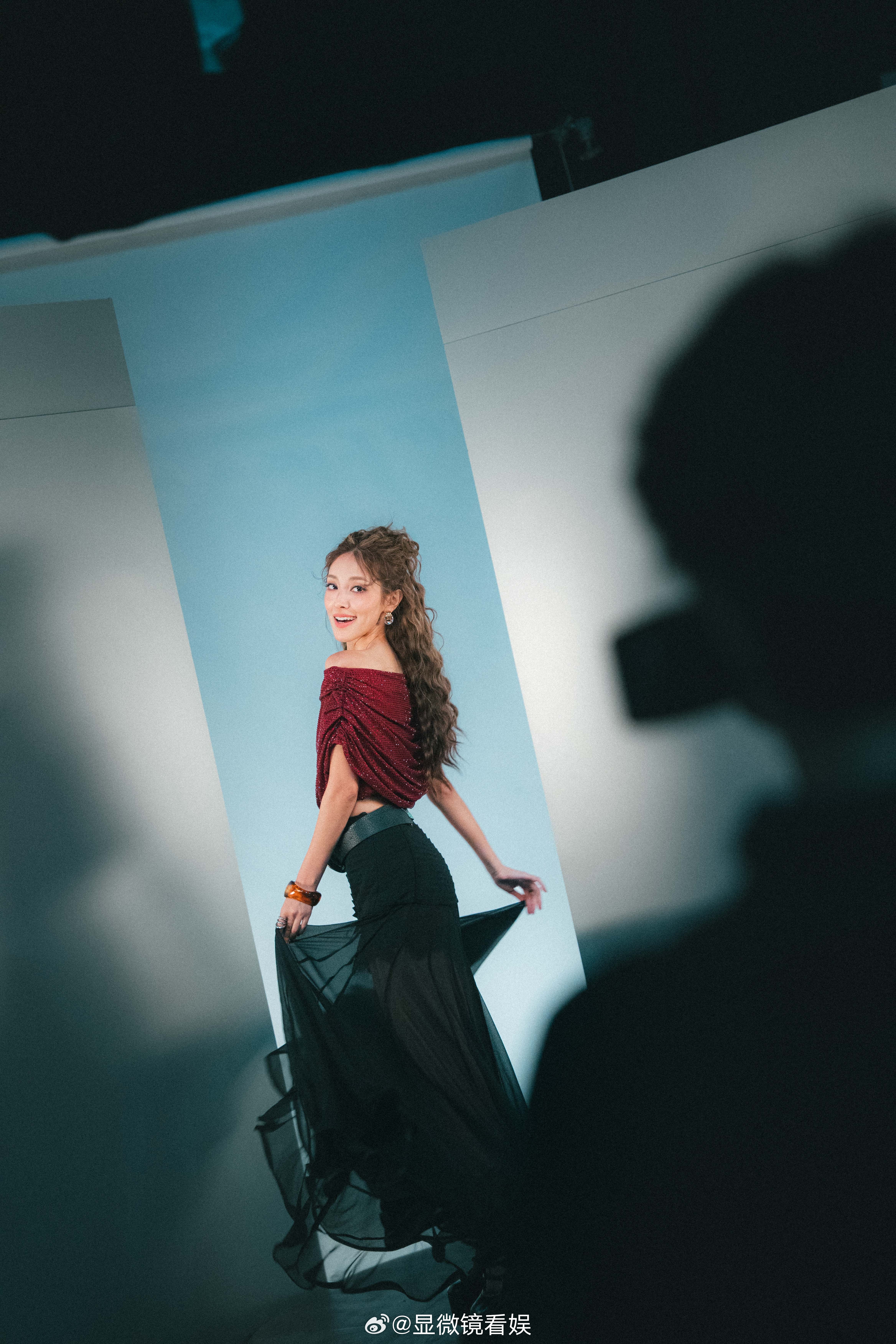 陈凯琳 我也喜欢自己自信的样子 陈凯琳每一套造型都好夯！这个头身比真的穿什么都好