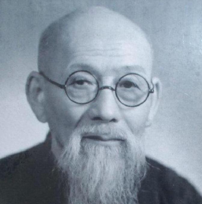 1931年，宋美龄陪母亲到杭州游玩。临走前，一张13780元大洋的账单，送到了浙