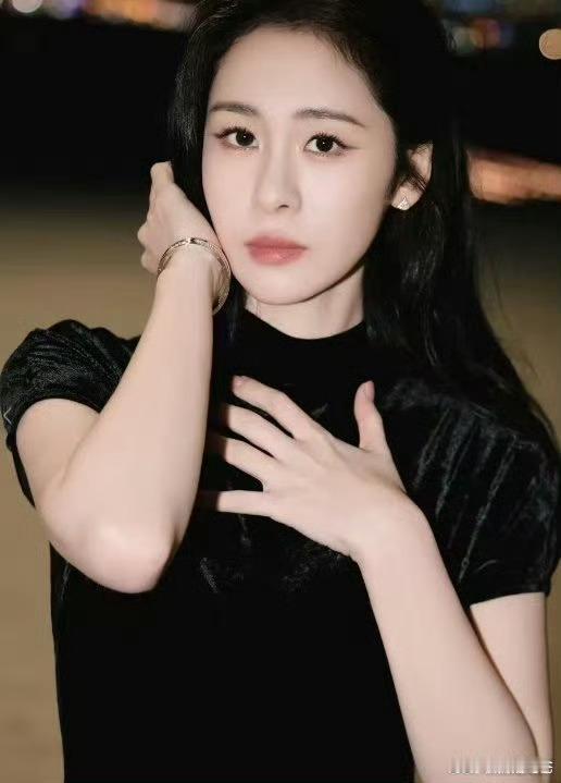 张碧晨回应上次歌手被淘汰这是什么“公开处刑”现场😂《歌手2026》那英是串讲人