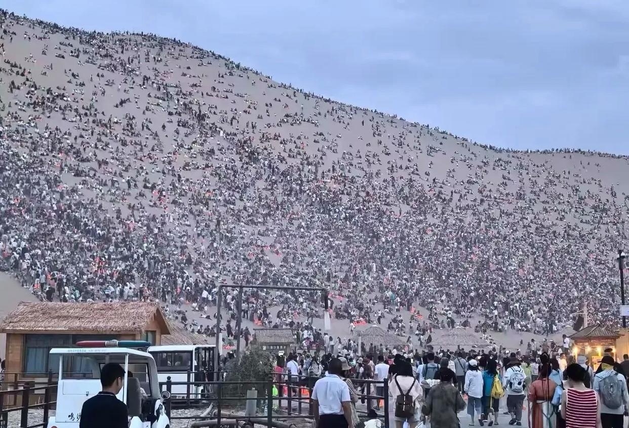 看到这照片，就知道怎么刺激消费了。 ​​​