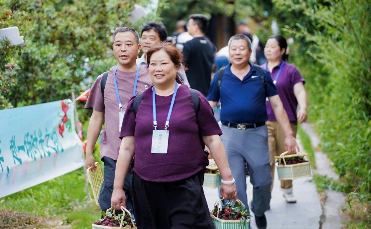 千年宁波杨梅凭真功夫走向全国市场 距今四千五百多年，宁波余姚、慈溪是荸荠种杨梅核