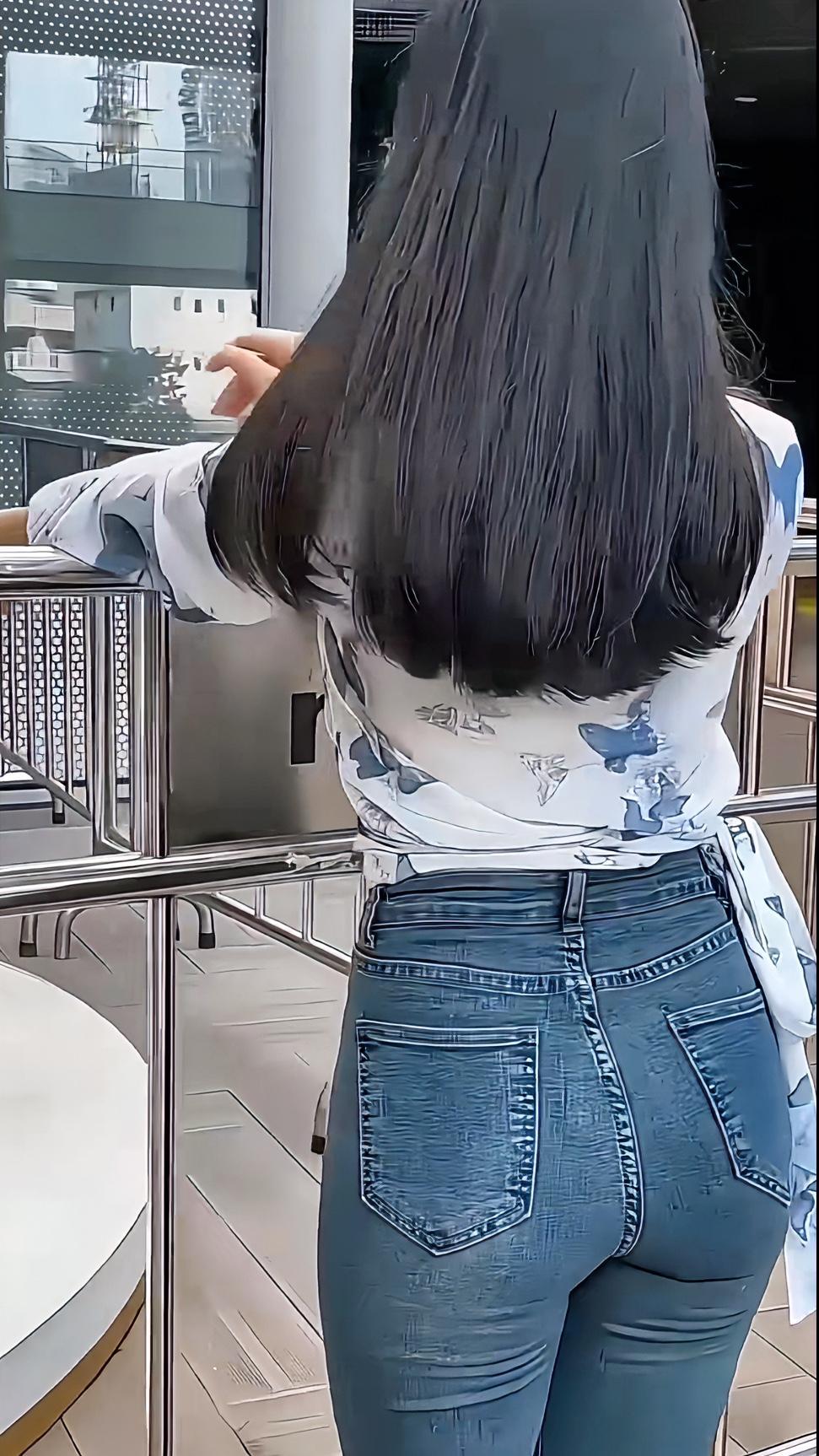 《背影杀！长发配牛仔》这氛围感直接拉满～
