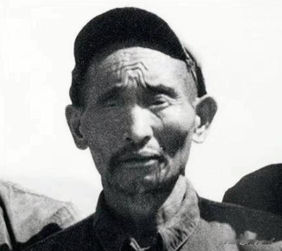 1952年，解放军在大凉山抓到一个独眼土匪，审讯后军区首长震惊：这不就是17年前