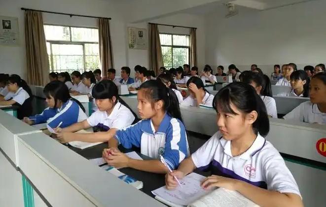 这就是为什么一定要考上985和211大学的原因！强烈建议所有高中生看完

每年高
