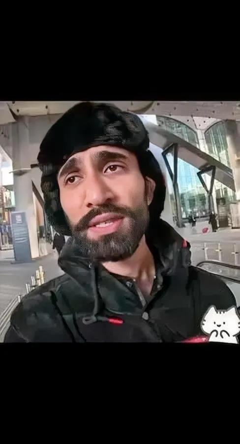 印度网红又想逃单？

这次栽在中国老板手里！

有位印度网红来中国旅游，进面馆吃