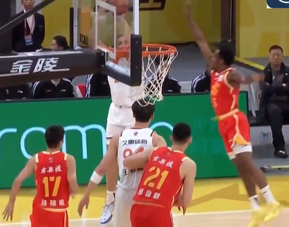 布朗41分，浙江方兴渡主场获胜上海久事

连续两个客场征战之后，今晚CBA第四轮