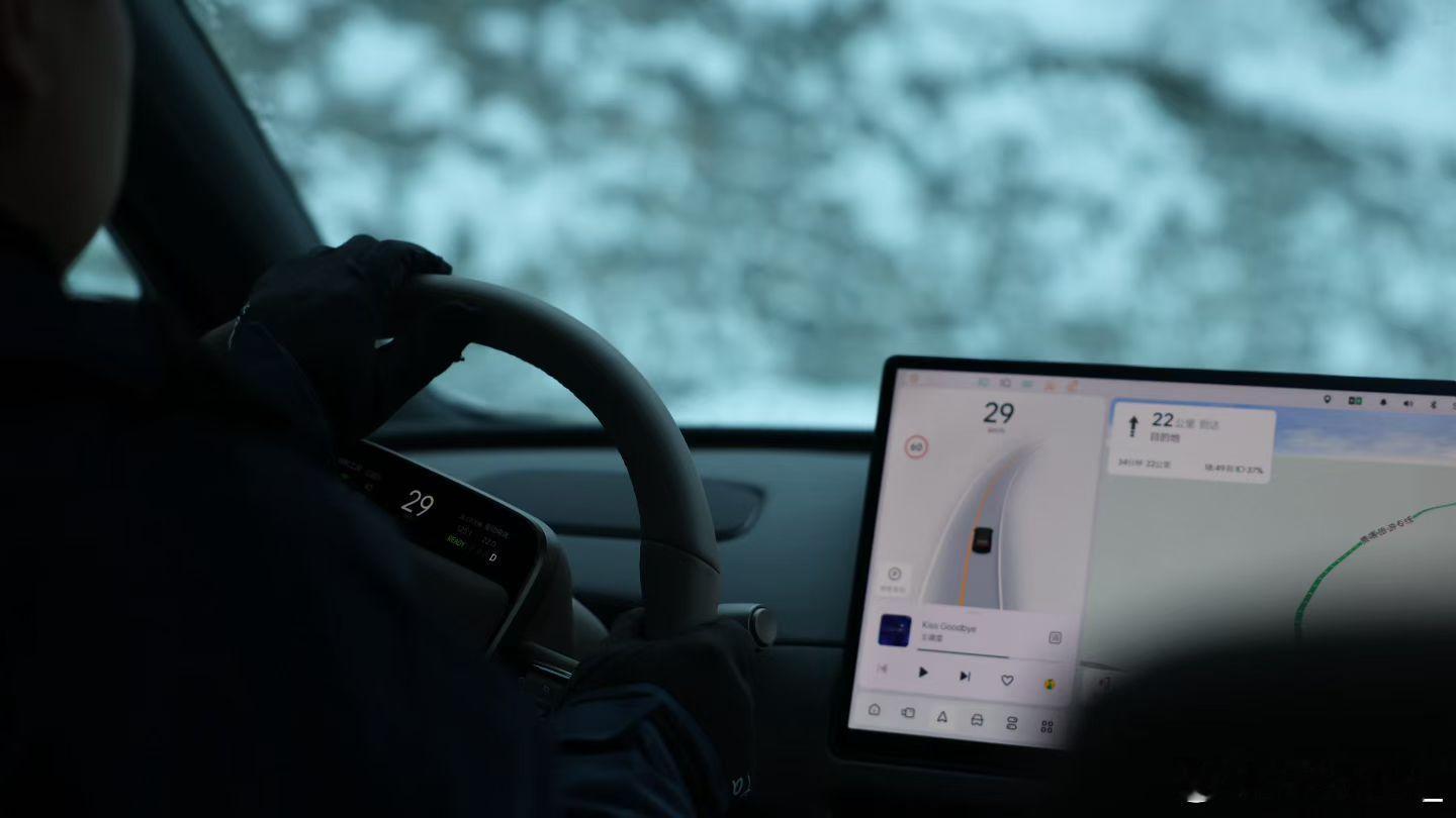 如果你好奇新疆的冬天是怎么样的？不妨看看我的窗外📷或是万里冰封、天地纯白，或是